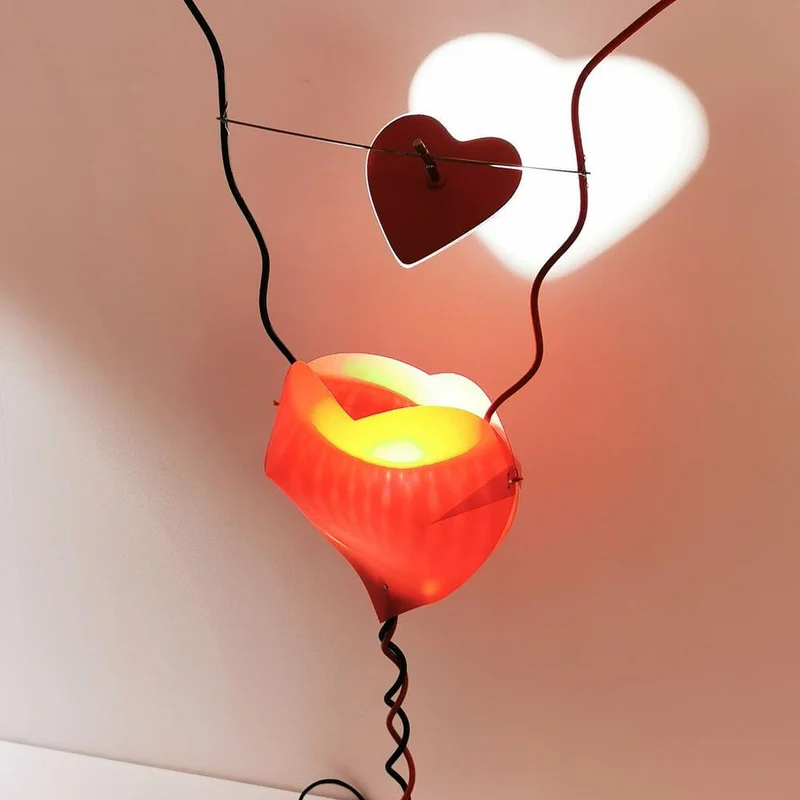 Ingo Maurer LED Tischlampe One From The Heart Herzleuchte